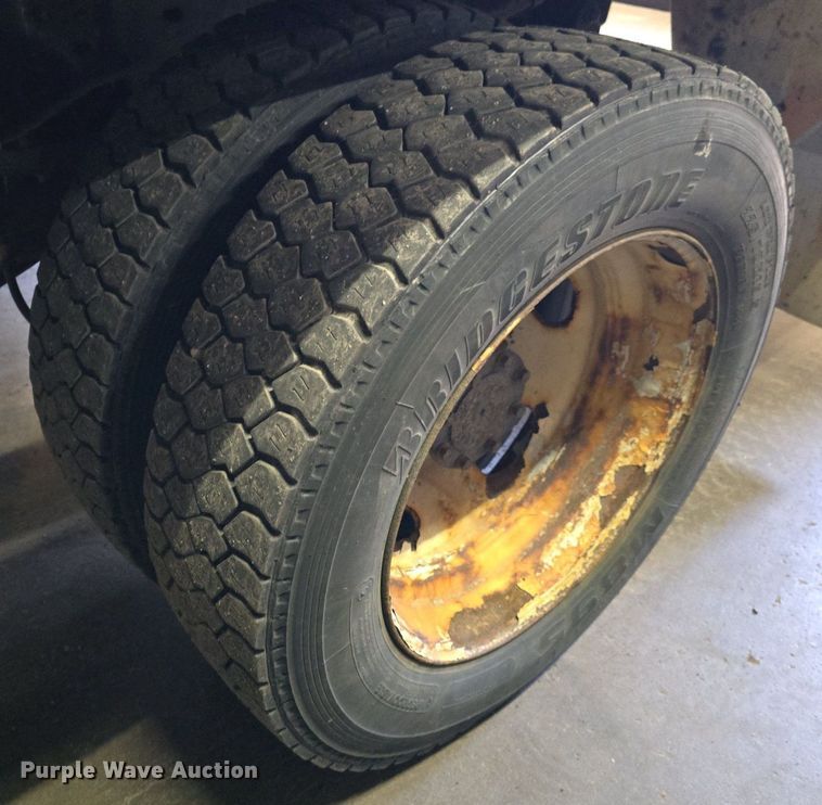 image for item ME9299 2010 Ford F550 Super Duty XLT box truck