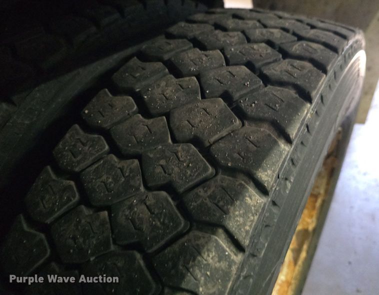 image for item ME9299 2010 Ford F550 Super Duty XLT box truck