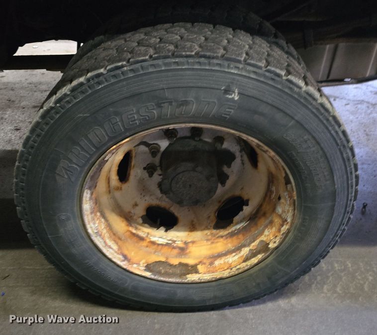 image for item ME9299 2010 Ford F550 Super Duty XLT box truck