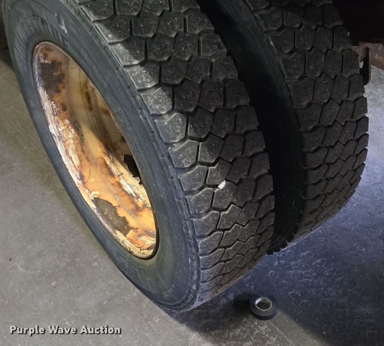 image for item ME9299 2010 Ford F550 Super Duty XLT box truck