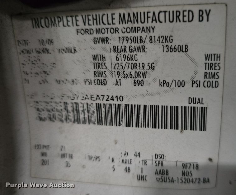 image for item ME9299 2010 Ford F550 Super Duty XLT box truck