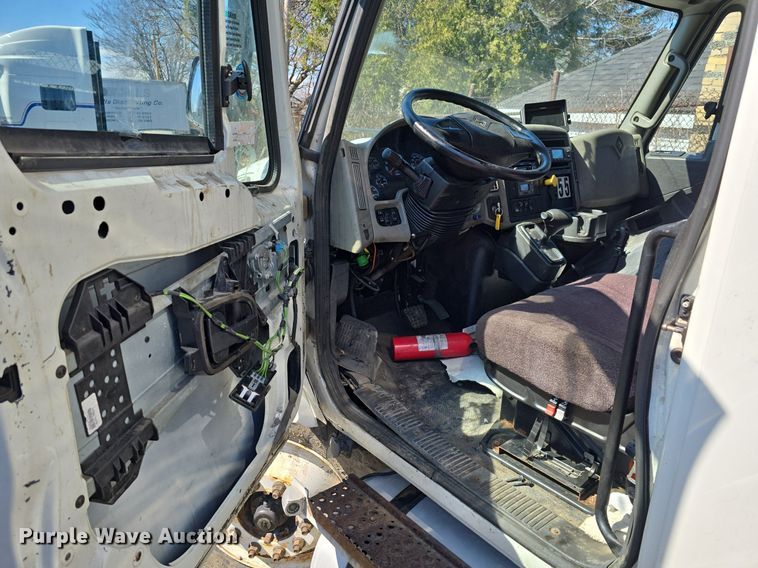 image for item ME9300 2018 International  4300 refrigerated truck