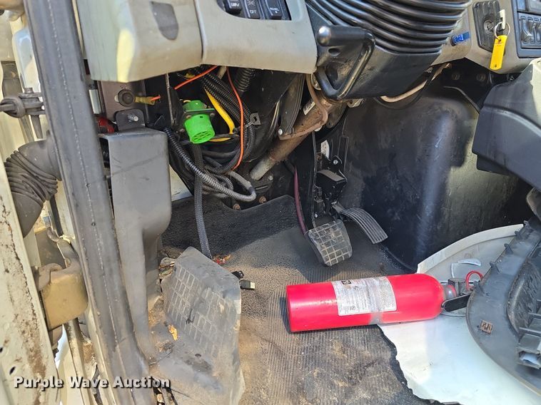 image for item ME9300 2018 International  4300 refrigerated truck