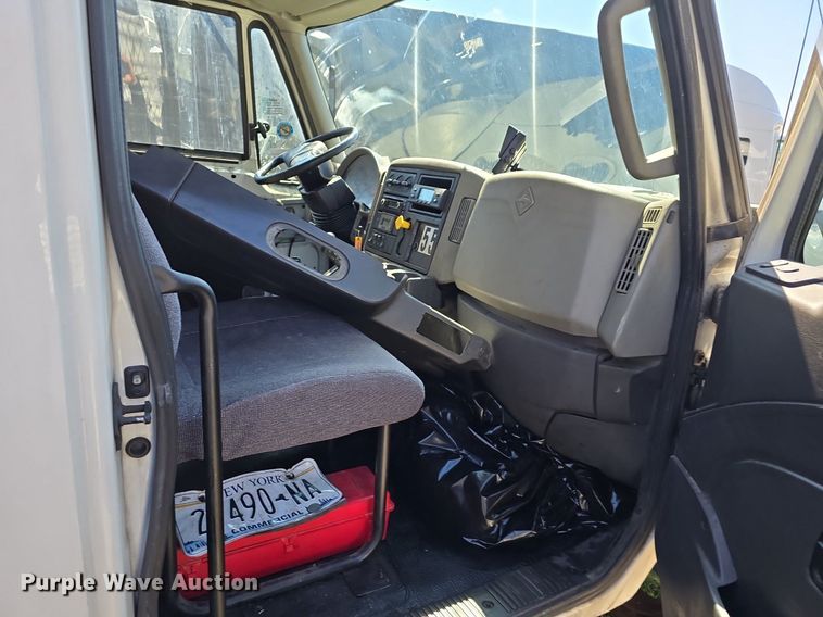 image for item ME9300 2018 International  4300 refrigerated truck