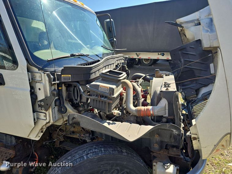 image for item ME9300 2018 International  4300 refrigerated truck