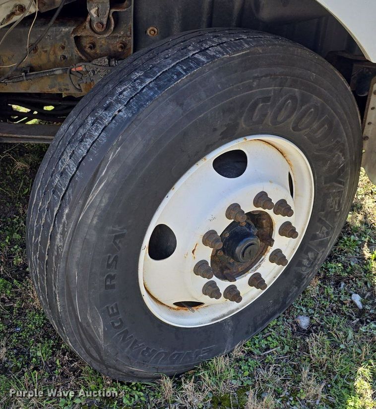 image for item ME9300 2018 International  4300 refrigerated truck