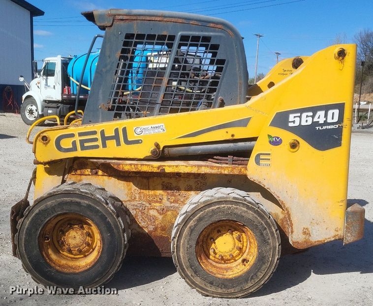 image for item MJ9035 2012 Gehl 5640 E skid steer loader