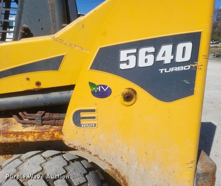 image for item MJ9035 2012 Gehl 5640 E skid steer loader