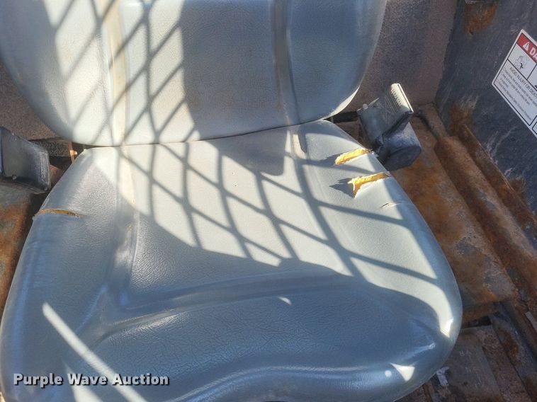 image for item MJ9035 2012 Gehl 5640 E skid steer loader
