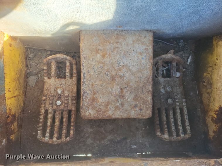 image for item MJ9035 2012 Gehl 5640 E skid steer loader