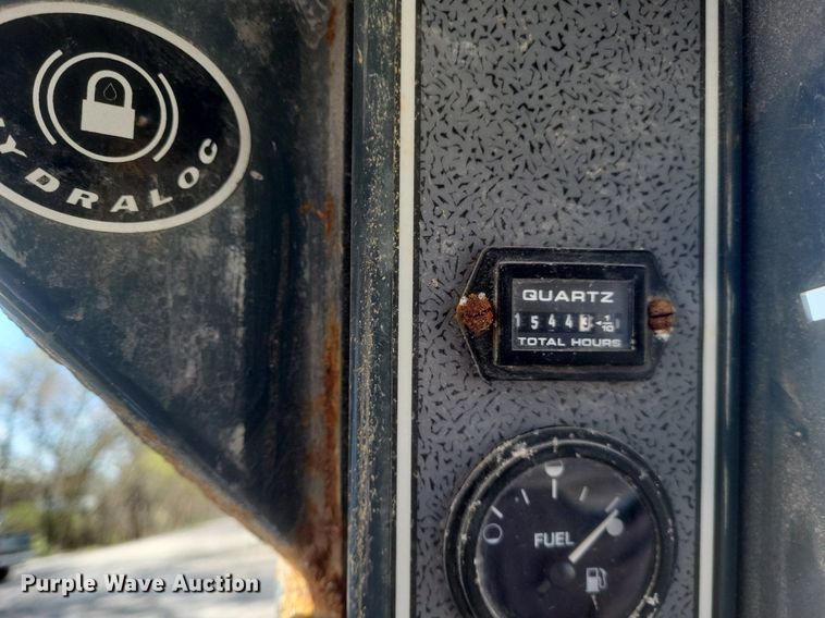 image for item MJ9035 2012 Gehl 5640 E skid steer loader