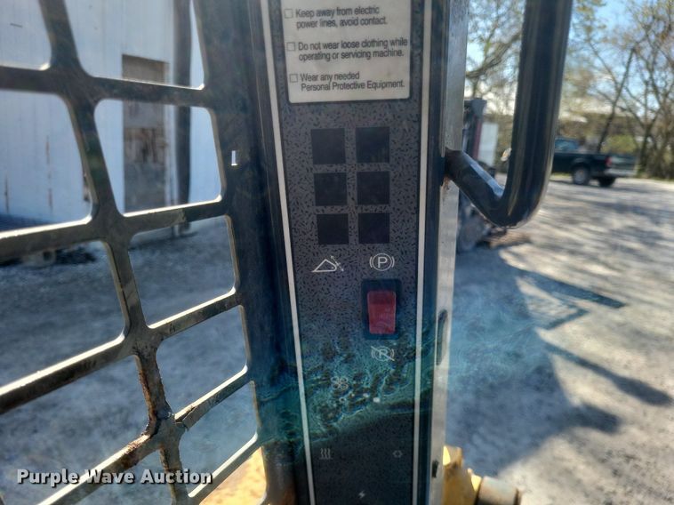 image for item MJ9035 2012 Gehl 5640 E skid steer loader