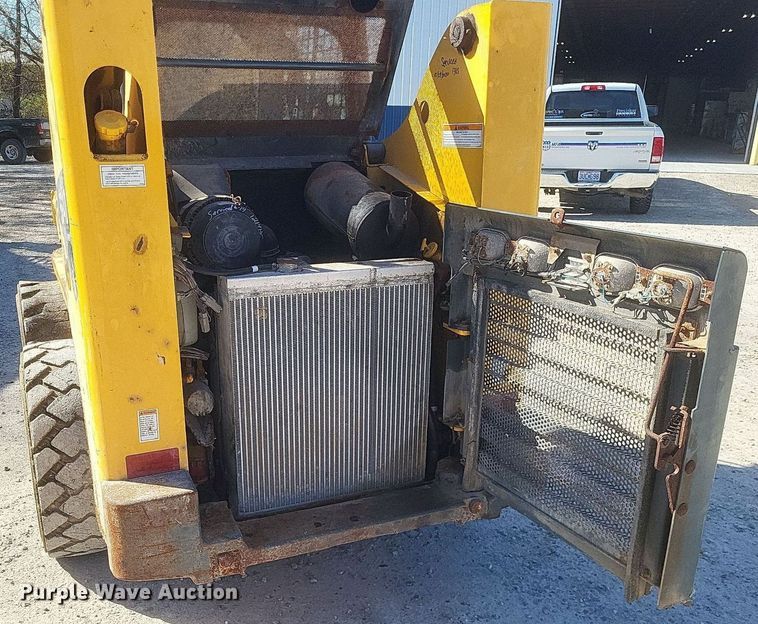 image for item MJ9035 2012 Gehl 5640 E skid steer loader