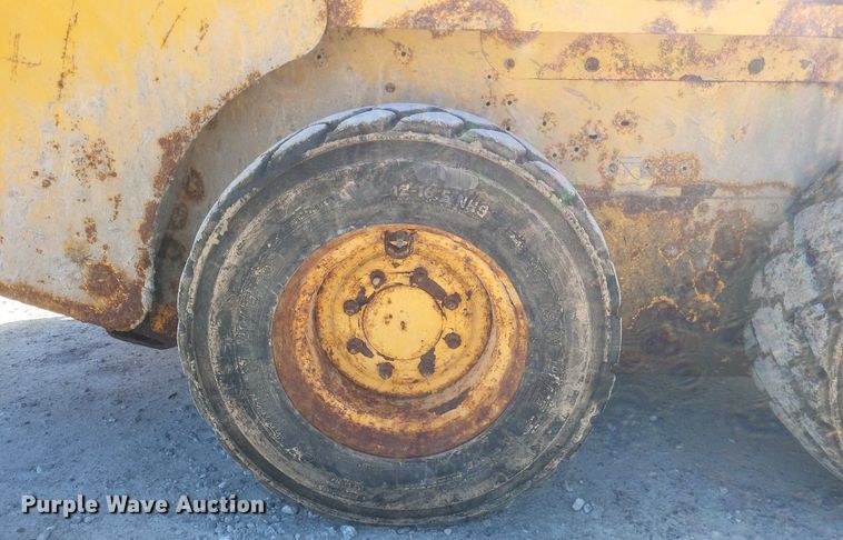 image for item MJ9035 2012 Gehl 5640 E skid steer loader