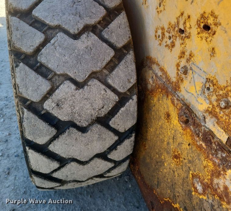 image for item MJ9035 2012 Gehl 5640 E skid steer loader