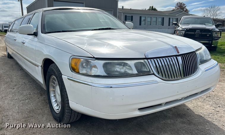 image for item NB9360 2001 Lincoln Krystal  limousine
