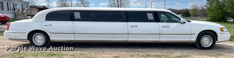 image for item NB9360 2001 Lincoln Krystal  limousine