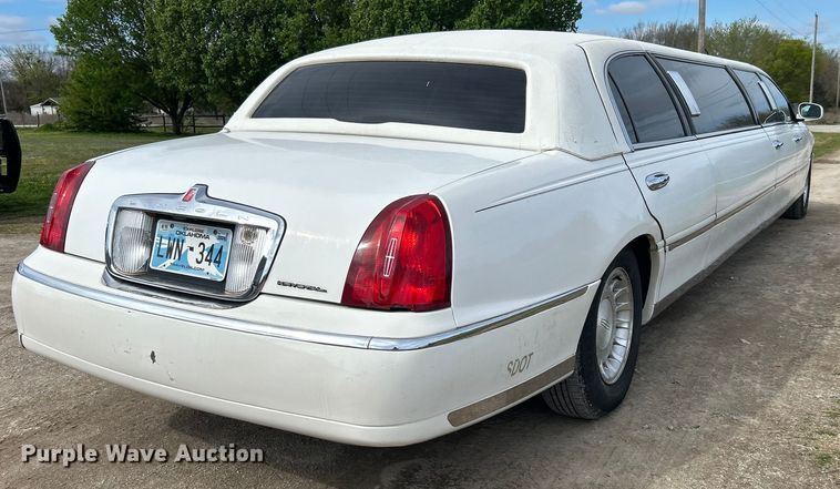 image for item NB9360 2001 Lincoln Krystal  limousine