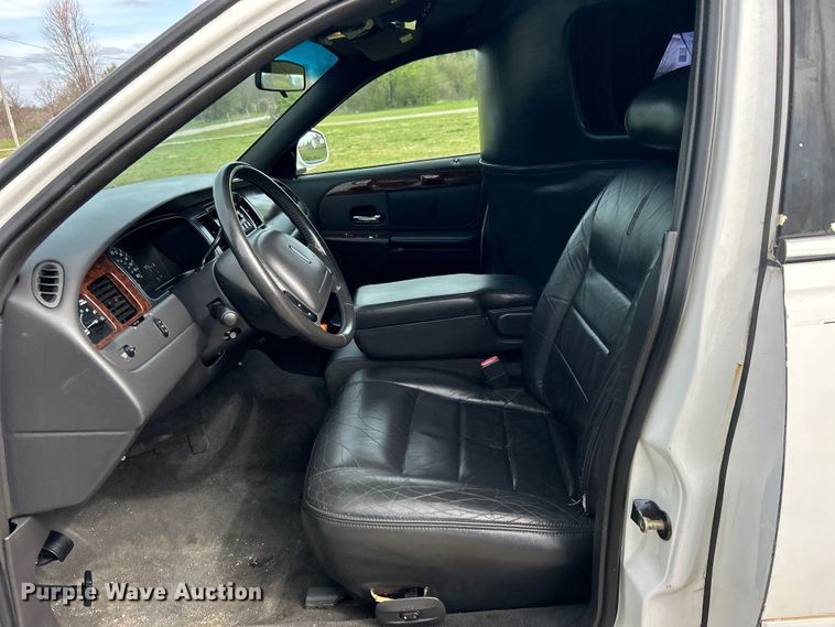 image for item NB9360 2001 Lincoln Krystal  limousine