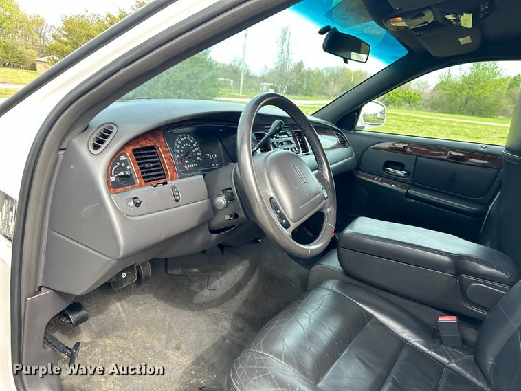 image for item NB9360 2001 Lincoln Krystal  limousine