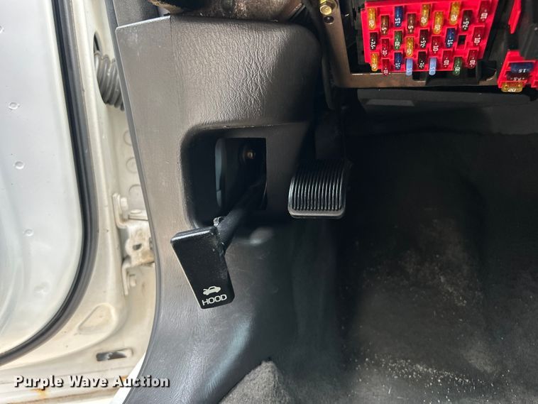 image for item NB9360 2001 Lincoln Krystal  limousine