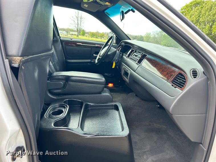 image for item NB9360 2001 Lincoln Krystal  limousine