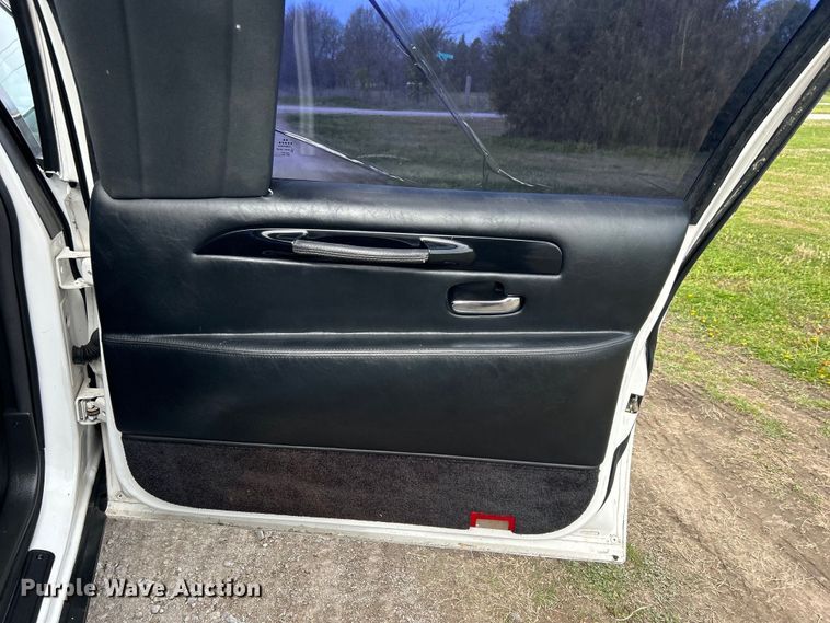 image for item NB9360 2001 Lincoln Krystal  limousine