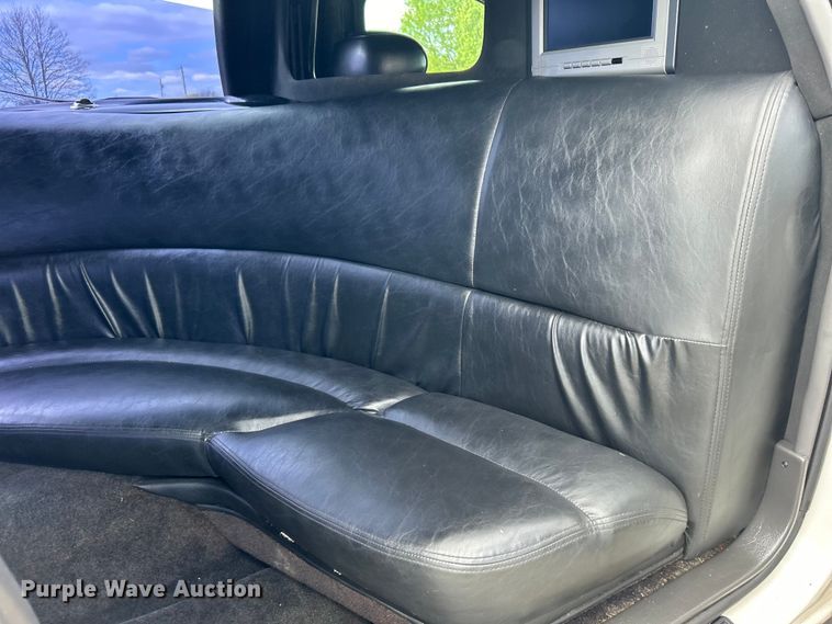 image for item NB9360 2001 Lincoln Krystal  limousine