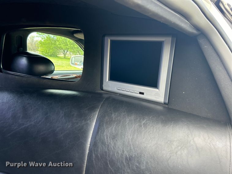 image for item NB9360 2001 Lincoln Krystal  limousine