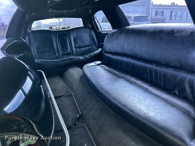 image for item NB9360 2001 Lincoln Krystal  limousine