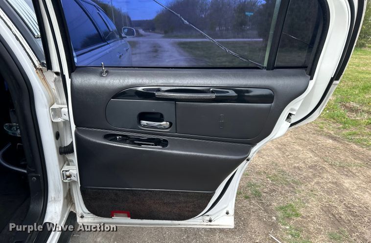 image for item NB9360 2001 Lincoln Krystal  limousine