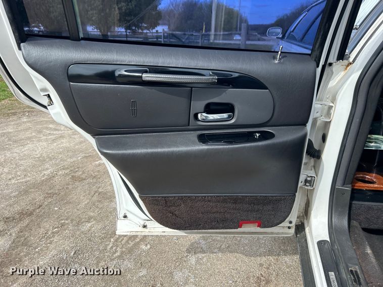 image for item NB9360 2001 Lincoln Krystal  limousine