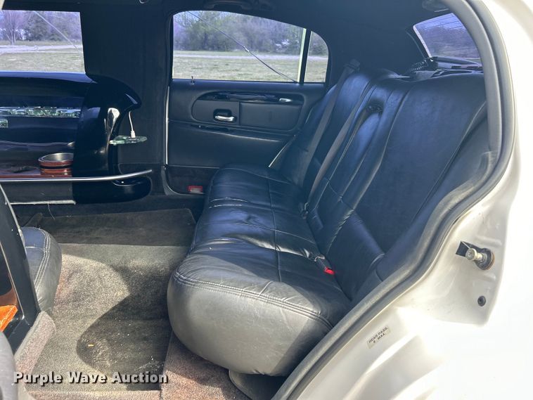 image for item NB9360 2001 Lincoln Krystal  limousine