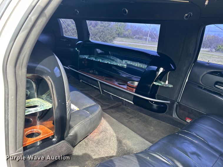 image for item NB9360 2001 Lincoln Krystal  limousine