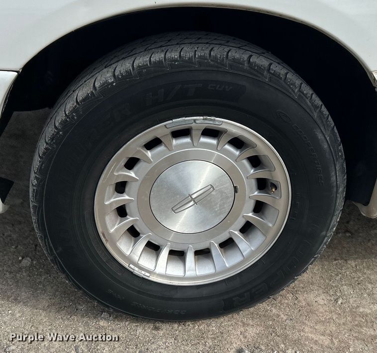 image for item NB9360 2001 Lincoln Krystal  limousine