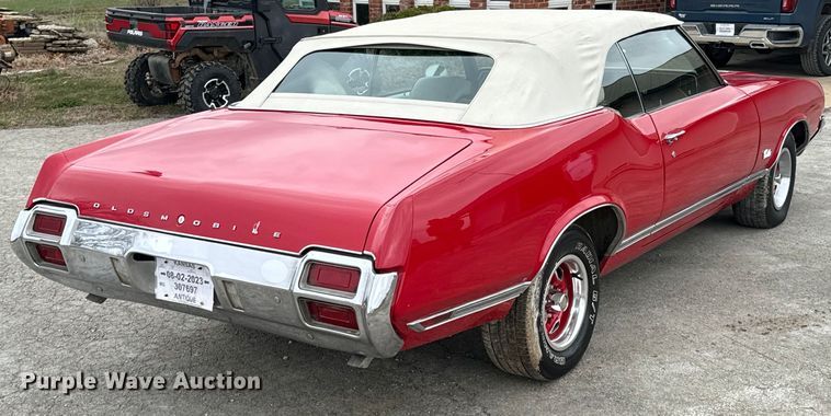 image for item ND9068 1971 Oldsmobile Cutlass convertible