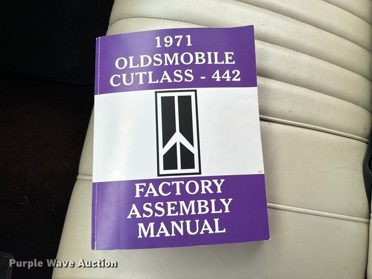 image for item ND9068 1971 Oldsmobile Cutlass convertible