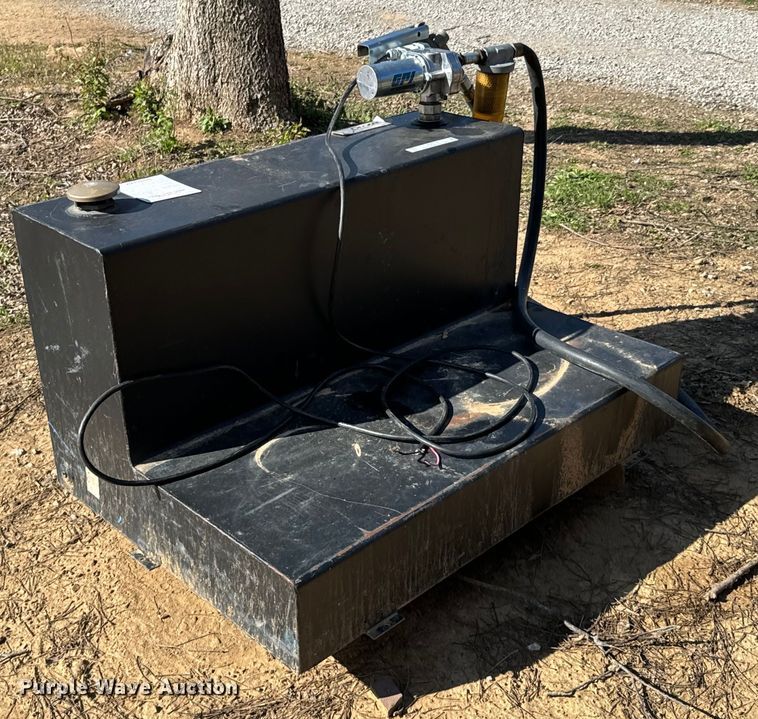 image for item ND9135 2021 DeeZee transfer tank