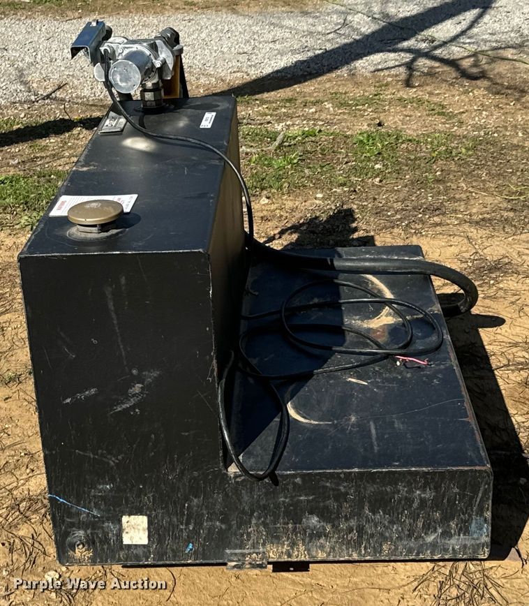 image for item ND9135 2021 DeeZee transfer tank