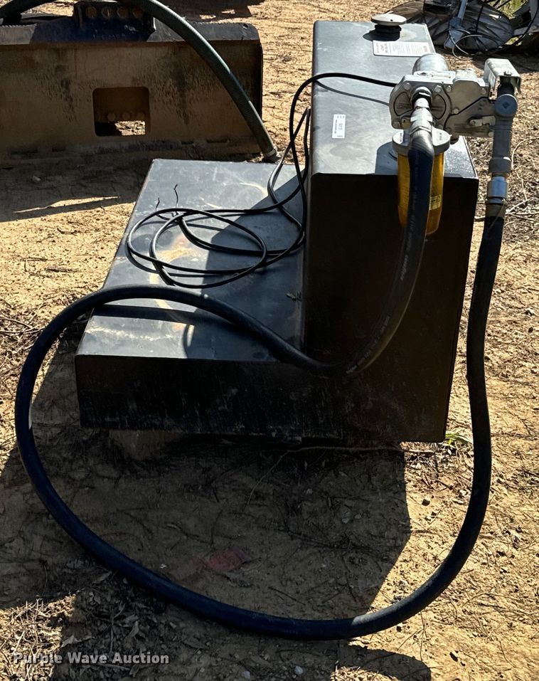 image for item ND9135 2021 DeeZee transfer tank