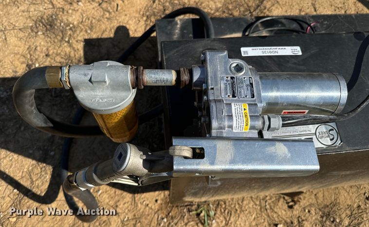 image for item ND9135 2021 DeeZee transfer tank