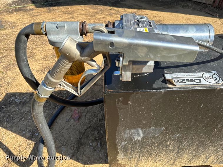 image for item ND9135 2021 DeeZee transfer tank