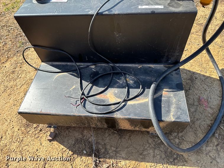 image for item ND9135 2021 DeeZee transfer tank