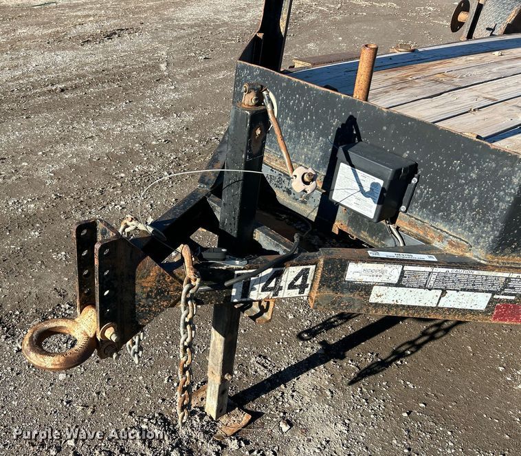 image for item NE9789 2013 Hooper 7X18'BC5 equipment trailer