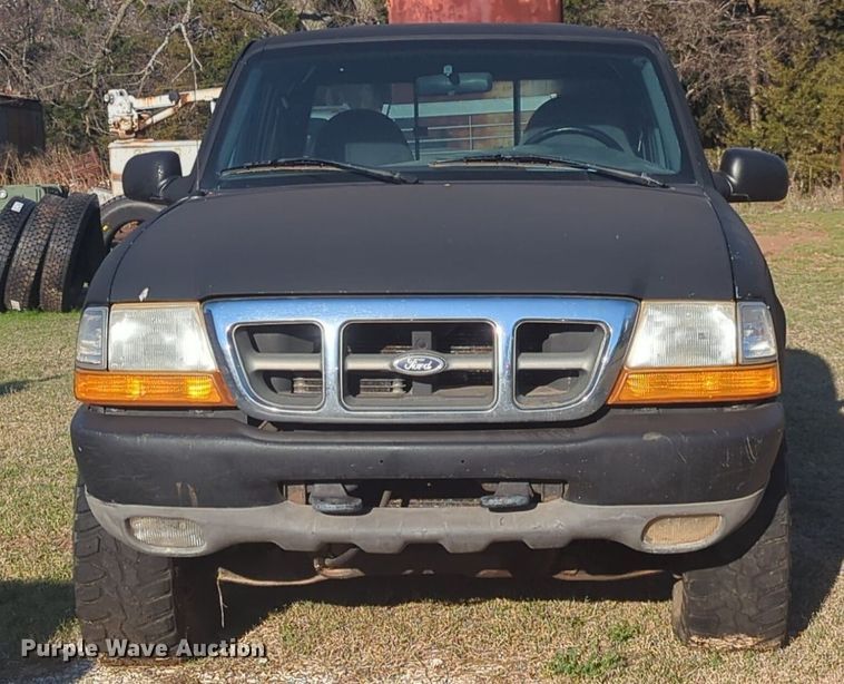 image for item NG9314 1999 Ford Ranger SuperCab pickup truck cab and chassis