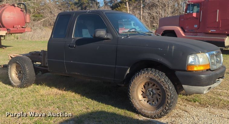 image for item NG9314 1999 Ford Ranger SuperCab pickup truck cab and chassis