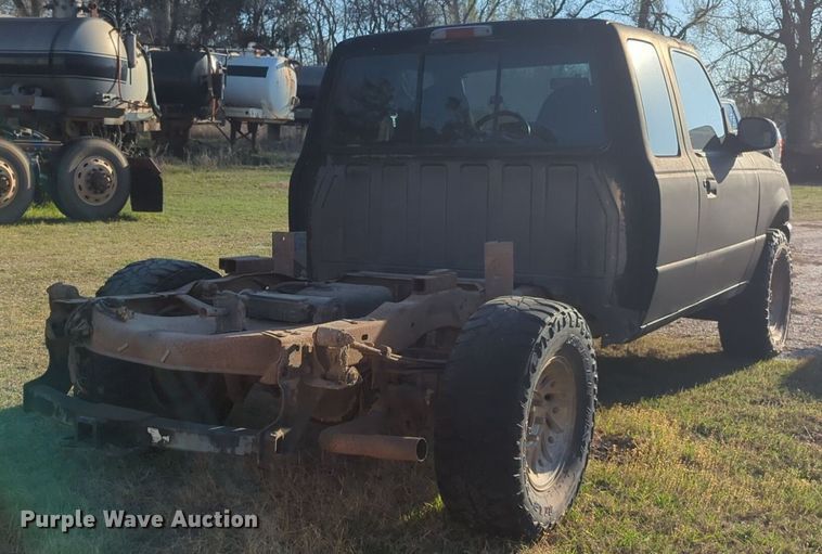 image for item NG9314 1999 Ford Ranger SuperCab pickup truck cab and chassis