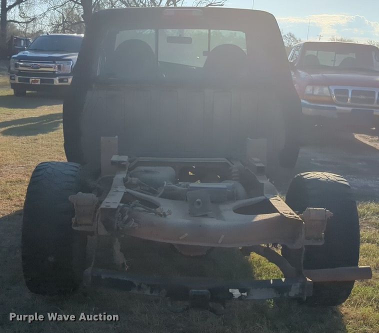 image for item NG9314 1999 Ford Ranger SuperCab pickup truck cab and chassis