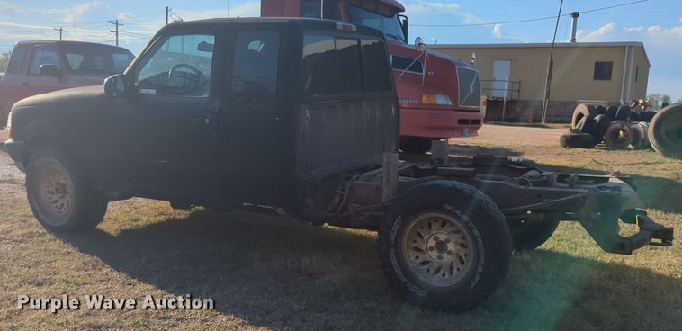 image for item NG9314 1999 Ford Ranger SuperCab pickup truck cab and chassis