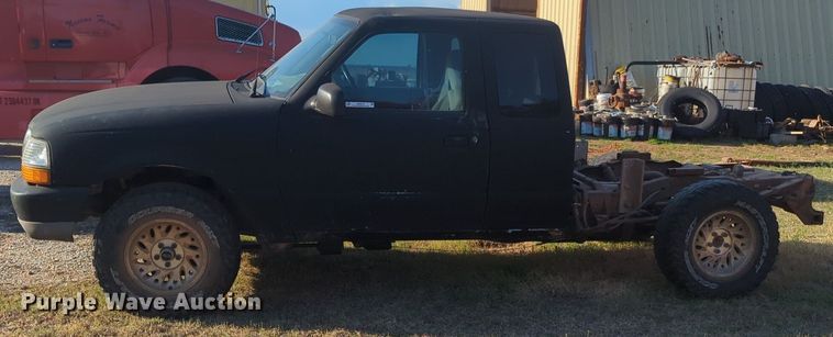 image for item NG9314 1999 Ford Ranger SuperCab pickup truck cab and chassis